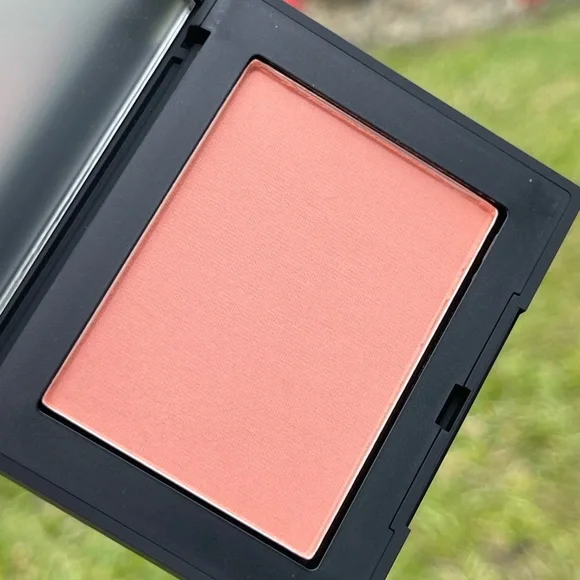 NARS Powder Blush In Gina (Matte Tangerine) - Picture 6 of 16